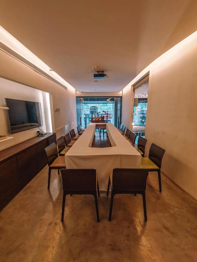 Three O Nine Hotel Бейрут Екстер'єр фото